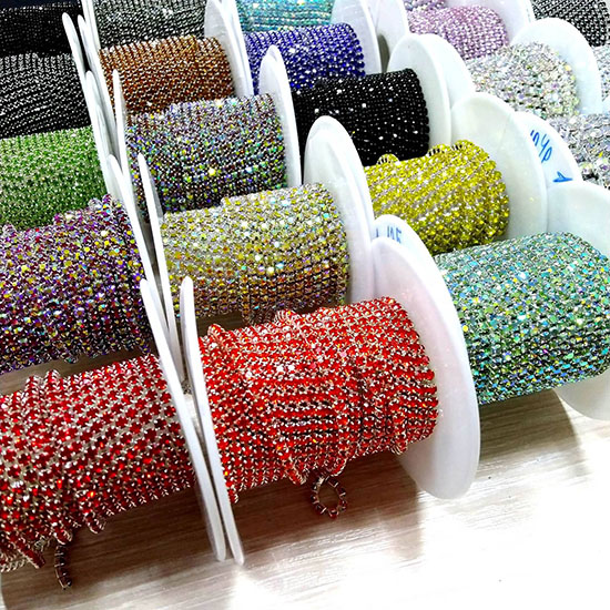 Стразовые цепочки в ассортименте