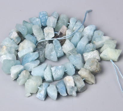 натуральный_камень_аквамарин_необработанный_10_15_мм__голубой__1_шт__1.jpg